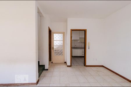 Sala de casa de condomínio para alugar com 2 quartos, 55m² em Estrela Dalva, Belo Horizonte