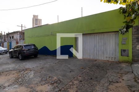 Casa à venda com 500m², 4 quartos e 6 vagas Casa à venda com 500m², 4 quartos e 6 vagasFachada