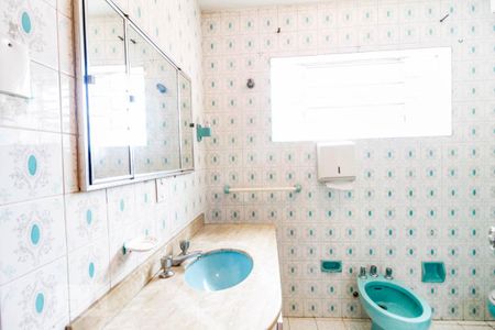 Casa à venda com 270m², 4 quartos e 4 vagasBanheiro Suíte