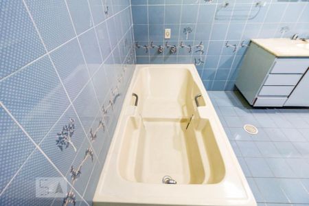 Casa à venda com 270m², 4 quartos e 4 vagasBanheiro