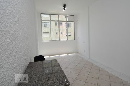 Sala de Apartamento com 1 quarto, 30m² Copacabana