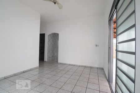 Sala de casa para alugar com 3 quartos, 130m² em Jardim Balneário Meia Ponte, Goiânia
