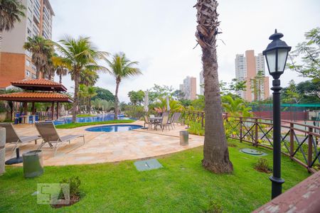 Apartamento à venda com 131m², 3 quartos e 2 vagas Apartamento à venda com 131m², 3 quartos e 2 vagasÁrea comum - Piscina