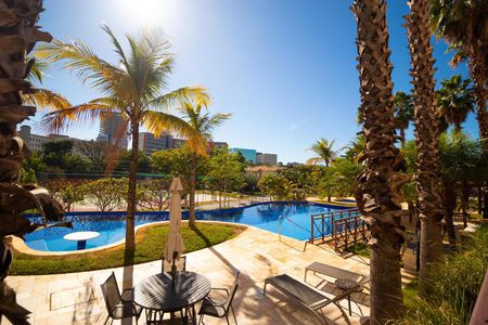 Apartamento à venda com 131m², 3 quartos e 2 vagas Apartamento à venda com 131m², 3 quartos e 2 vagasÁrea comum - Piscina