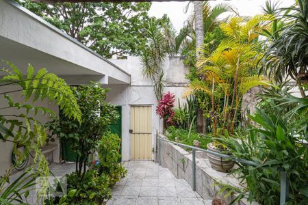 Casa à venda com 220m², 2 quartos e 2 vagasEntrada