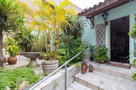 Casa à venda com 220m², 2 quartos e 2 vagasEntrada