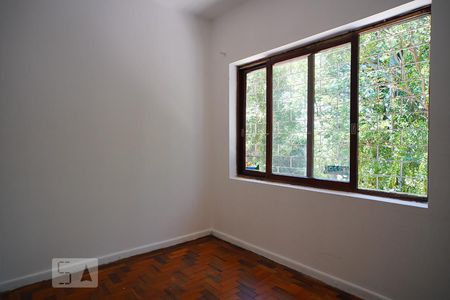 Quarto 2 de casa à venda com 3 quartos, 150m² em Passo da Areia, Porto Alegre