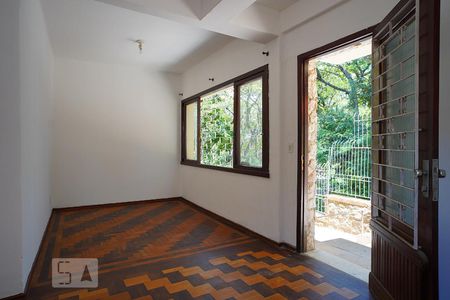 Sala de casa à venda com 3 quartos, 150m² em Passo da Areia, Porto Alegre