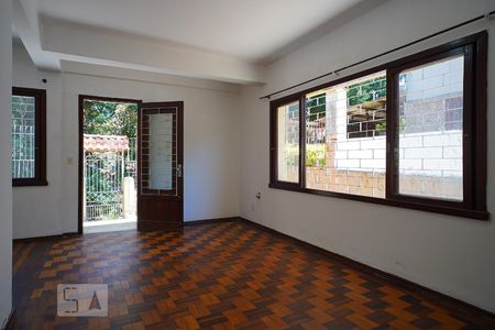Sala de casa à venda com 3 quartos, 150m² em Passo da Areia, Porto Alegre