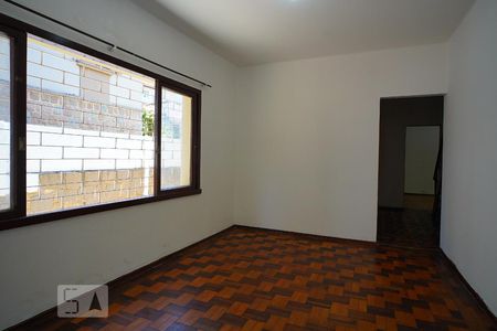 Sala de casa à venda com 3 quartos, 150m² em Passo da Areia, Porto Alegre
