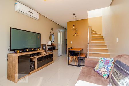 Sala de casa de condomínio à venda com 2 quartos, 84m² em Tristeza, Porto Alegre