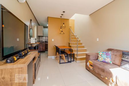 Sala de casa de condomínio à venda com 2 quartos, 84m² em Tristeza, Porto Alegre