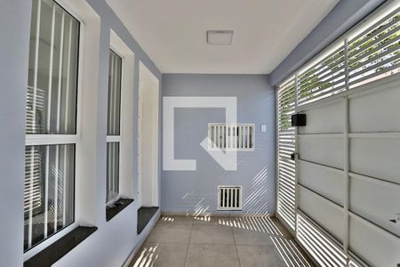 Casa à venda com 132m², 2 quartos e 2 vagas Casa à venda com 132m², 2 quartos e 2 vagasEntrada