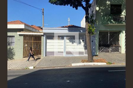 Casa à venda com 132m², 2 quartos e 2 vagas Casa à venda com 132m², 2 quartos e 2 vagasFachada