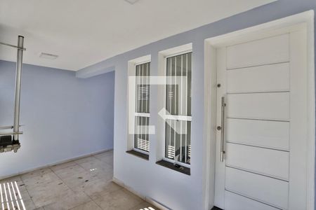 Casa à venda com 132m², 2 quartos e 2 vagas Casa à venda com 132m², 2 quartos e 2 vagasEntrada