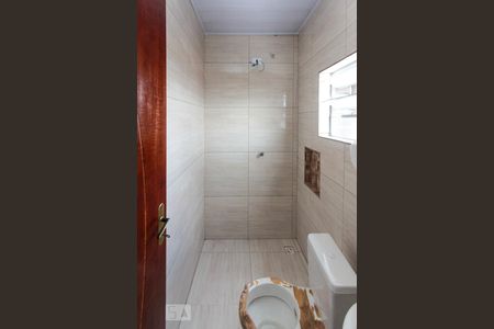 Banheiro de casa de condomínio para alugar com 1 quarto, 40m² em Jardim Sapopemba, São Paulo