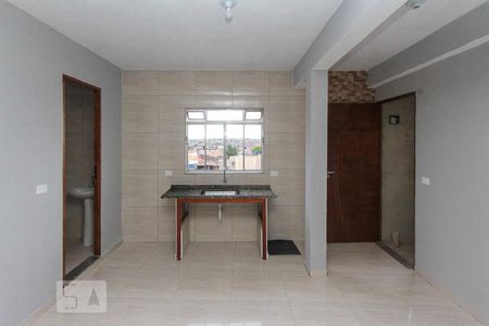 Sala e cozinha de casa de condomínio para alugar com 1 quarto, 40m² em Jardim Sapopemba, São Paulo