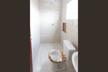 Banheiro de casa de condomínio para alugar com 1 quarto, 40m² em Jardim Sapopemba, São Paulo