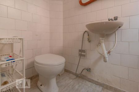 Casa à venda com 200m², 4 quartos e 2 vagasBanheiro de Serviço