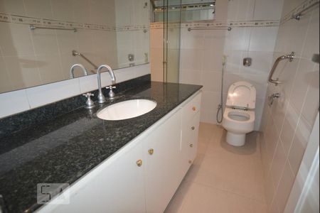 Apartamento à venda com 80m², 2 quartos e sem vaga Apartamento à venda com 80m², 2 quartos e sem vagaBanheiro