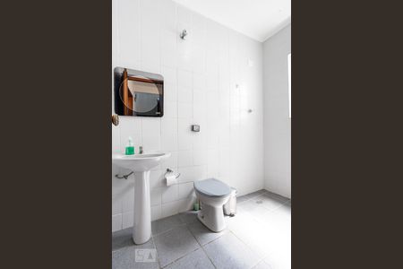 Banheiro Térreo de casa à venda com 3 quartos, 440m² em Jardim Peri, São Paulo