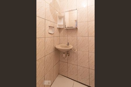 Banheiro de casa para alugar com 3 quartos, 50m² em Vila Yolanda, Osasco