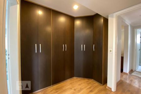 Apartamento para alugar com 119m², 3 quartos e 2 vagasSuíte 1 - Armários