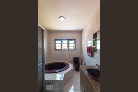 Banheiro da Suíte 1 de casa à venda com 5 quartos, 363m² em Tristeza, Porto Alegre