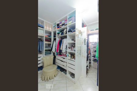 Casa para alugar com 550m², 6 quartos e 8 vagas Casa para alugar com 550m², 6 quartos e 8 vagasCloset do quarto 2