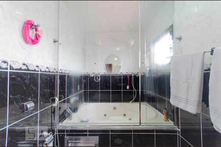 Casa para alugar com 550m², 6 quartos e 8 vagas Casa para alugar com 550m², 6 quartos e 8 vagasBanheiro Suíte 2