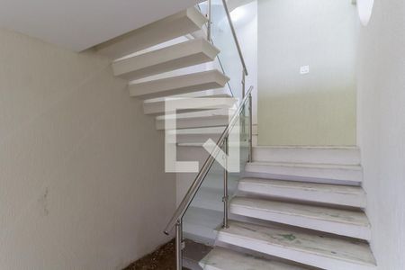 Casa para alugar com 450m², 3 quartos e 3 vagasEscada