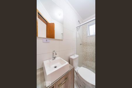 Banheiro de apartamento para alugar com 2 quartos, 55m² em Campestre, Santo André