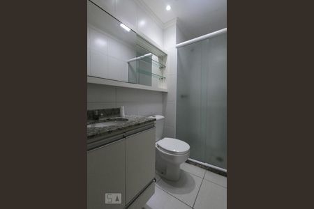 Banheiro de apartamento para alugar com 2 quartos, 54m² em Jardim Caboré, São Paulo
