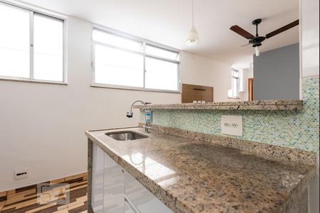 Apartamento à venda com 40m², 1 quarto e sem vaga Apartamento à venda com 40m², 1 quarto e sem vagaCozinha e Área de Serviço