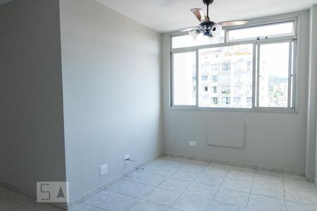 Sala de Apartamento com 2 quartos, 75m² Fonseca