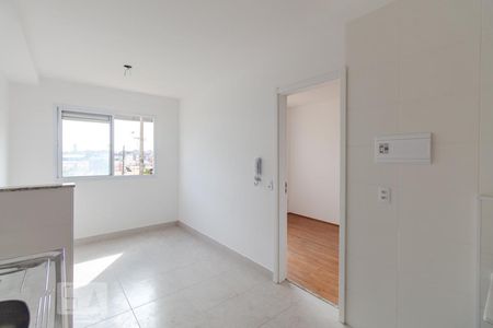 Sala e cozinha de apartamento para alugar com 1 quarto, 26m² em Jardim Planalto, São Paulo