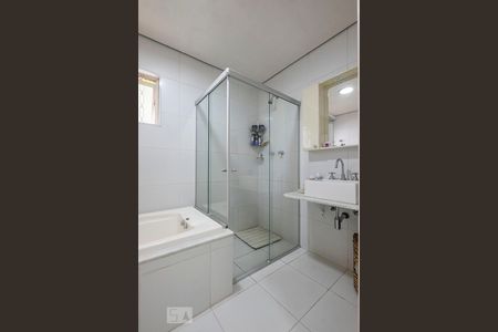 Suíte - Banheiro de casa à venda com 3 quartos, 150m² em Sumaré, São Paulo