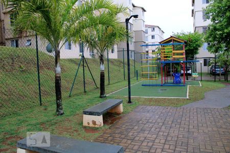 Apartamento para alugar com 42m², 2 quartos e 1 vaga Apartamento para alugar com 42m², 2 quartos e 1 vagaÁrea Comum - Playground