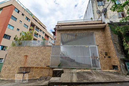 Casa à venda com 426m², 3 quartos e 3 vagasEntrada