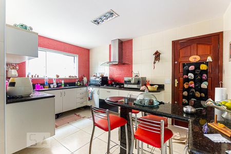 Casa à venda com 426m², 3 quartos e 3 vagasCozinha 