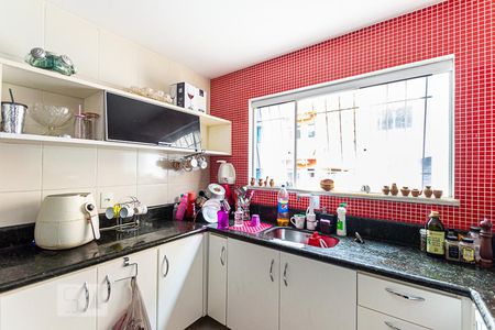 Casa à venda com 426m², 3 quartos e 3 vagasCozinha 