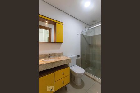 Banheiro de kitnet/studio para alugar com 1 quarto, 45m² em Menino Deus, Porto Alegre