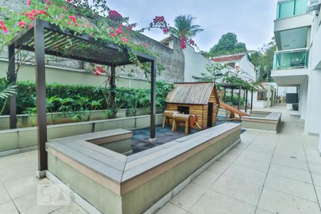 Apartamento à venda com 80m², 3 quartos e 1 vaga Apartamento à venda com 80m², 3 quartos e 1 vagaÁrea Comum - Playground