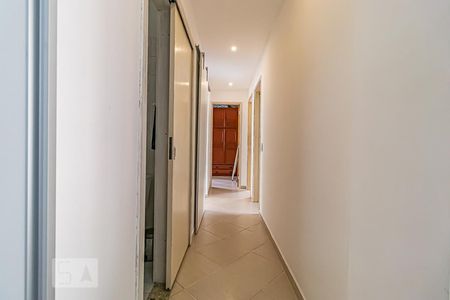 Corredor de apartamento à venda com 3 quartos, 72m² em Taquara, Rio de Janeiro