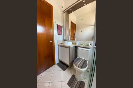 Casa à venda com 215m², 4 quartos e 4 vagasBanheiro 2