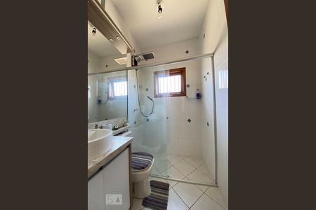 Casa à venda com 215m², 4 quartos e 4 vagasBanheiro 2