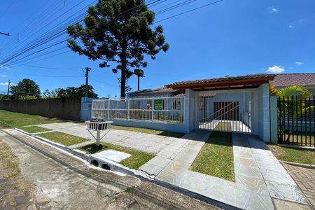 Casa à venda com 215m², 4 quartos e 4 vagasFachada