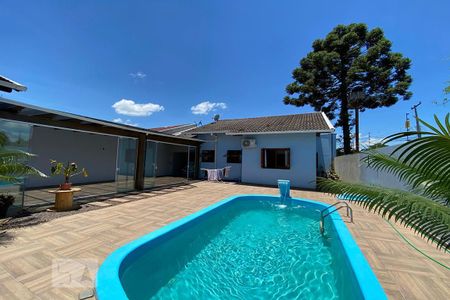 Casa à venda com 215m², 4 quartos e 4 vagasPiscina