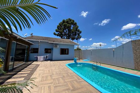 Casa à venda com 215m², 4 quartos e 4 vagasPiscina