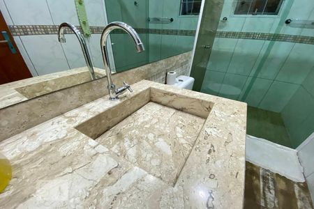 Casa à venda com 215m², 4 quartos e 4 vagasBanheiro do Chalé